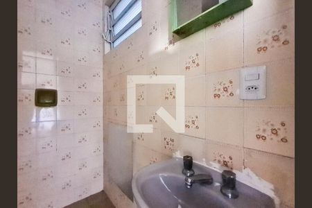 Banheiro de apartamento à venda com 1 quarto, 29m² em Jardim São Pedro, Porto Alegre
