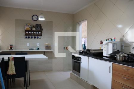 Casa à venda com 299m², 3 quartos e 4 vagasCozinha 