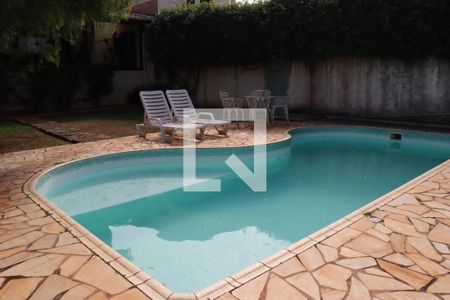 Casa à venda com 299m², 3 quartos e 4 vagasPiscina 