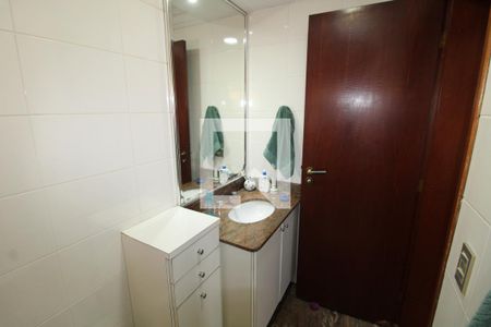 Apartamento à venda com 181m², 3 quartos e 4 vagasBanheiro