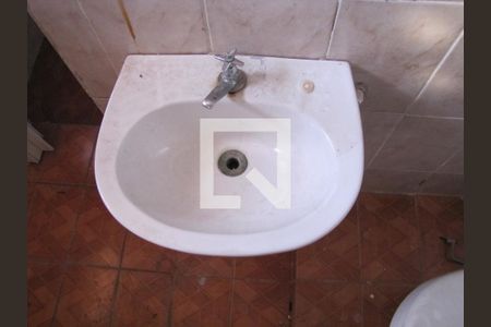 Banheiro de casa para alugar com 1 quarto, 37m² em Vila Paranagua, São Paulo