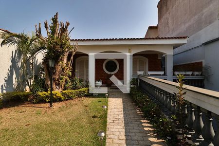 Casa à venda com 311m², 4 quartos e 6 vagasÁrea Frente - Jardim