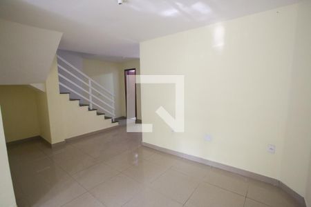 Sala de casa de condomínio à venda com 3 quartos, 170m² em Taquara, Rio de Janeiro