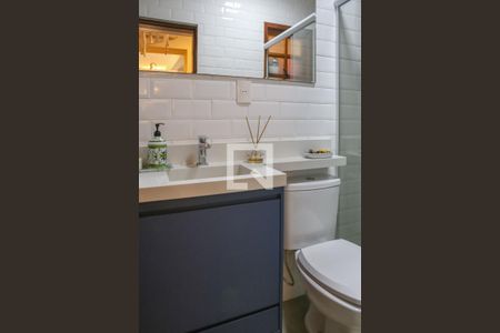 Casa de condomínio à venda com 168m², 4 quartos e 2 vagas Casa de condomínio à venda com 168m², 4 quartos e 2 vagasBanheiro de serviço