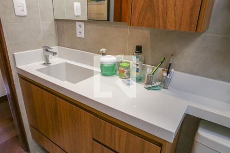 Casa de condomínio à venda com 168m², 4 quartos e 2 vagas Casa de condomínio à venda com 168m², 4 quartos e 2 vagasBanheiro Social