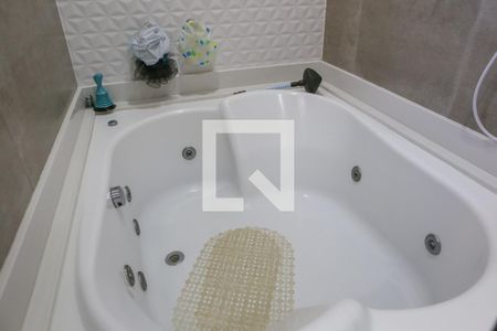 Casa de condomínio à venda com 168m², 4 quartos e 2 vagas Casa de condomínio à venda com 168m², 4 quartos e 2 vagasBanheiro da Suíte