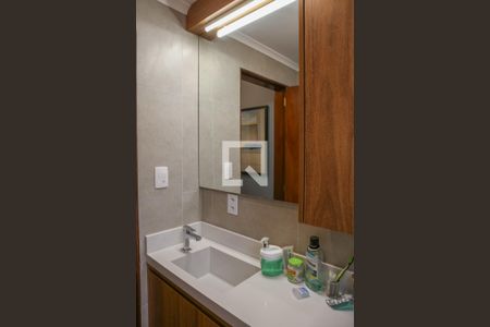 Casa de condomínio à venda com 168m², 4 quartos e 2 vagas Casa de condomínio à venda com 168m², 4 quartos e 2 vagasBanheiro Social