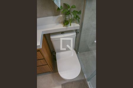 Casa de condomínio à venda com 168m², 4 quartos e 2 vagas Casa de condomínio à venda com 168m², 4 quartos e 2 vagasBanheiro Social