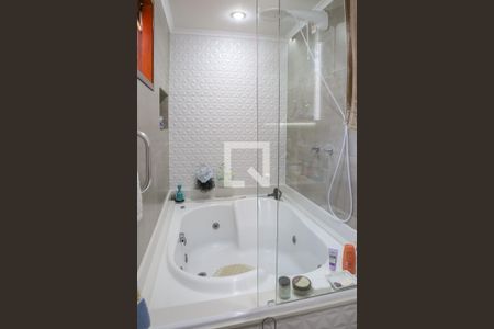 Casa de condomínio à venda com 168m², 4 quartos e 2 vagas Casa de condomínio à venda com 168m², 4 quartos e 2 vagasBanheiro da Suíte