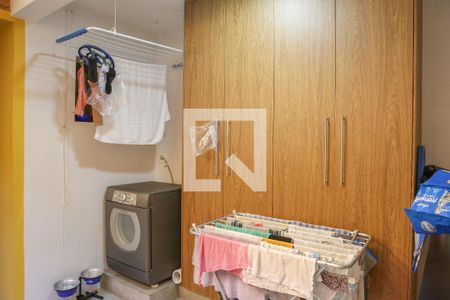 Casa de condomínio à venda com 168m², 4 quartos e 2 vagas Casa de condomínio à venda com 168m², 4 quartos e 2 vagasÁrea de Serviço