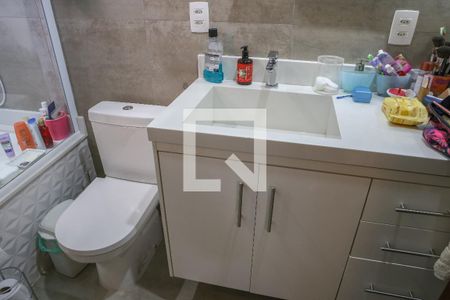 Casa de condomínio à venda com 168m², 4 quartos e 2 vagas Casa de condomínio à venda com 168m², 4 quartos e 2 vagasBanheiro da Suíte