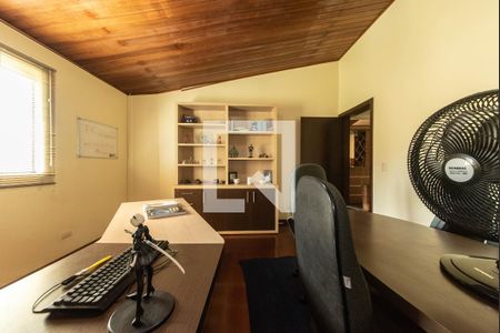 Casa à venda com 468m², 4 quartos e 4 vagas Casa à venda com 468m², 4 quartos e 4 vagasEscritório