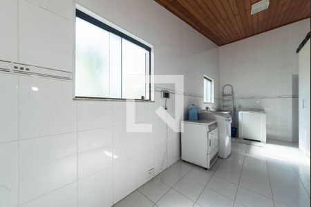 Casa à venda com 468m², 4 quartos e 4 vagas Casa à venda com 468m², 4 quartos e 4 vagasÁrea de Serviço