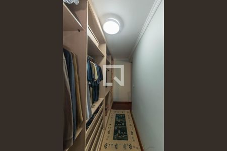 Casa à venda com 468m², 4 quartos e 4 vagas Casa à venda com 468m², 4 quartos e 4 vagasCloset da Suíte 1