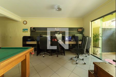 Casa à venda com 468m², 4 quartos e 4 vagas Casa à venda com 468m², 4 quartos e 4 vagasÁrea comum