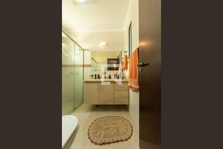 Casa à venda com 468m², 4 quartos e 4 vagas Casa à venda com 468m², 4 quartos e 4 vagasBanheiro da Suíte 1