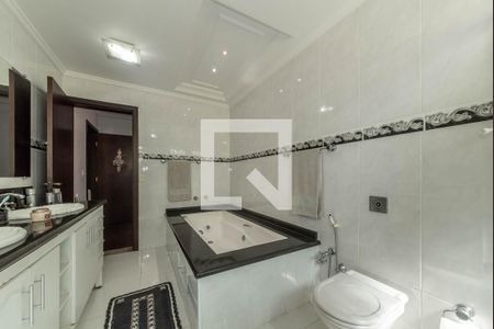 Casa à venda com 468m², 4 quartos e 4 vagas Casa à venda com 468m², 4 quartos e 4 vagasBanheiro da Suíte 4