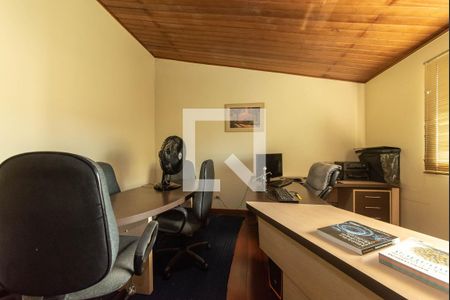 Casa à venda com 468m², 4 quartos e 4 vagas Casa à venda com 468m², 4 quartos e 4 vagasEscritório