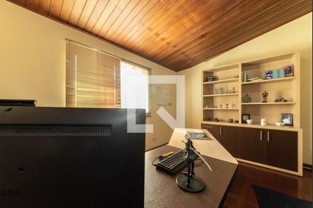 Casa à venda com 468m², 4 quartos e 4 vagas Casa à venda com 468m², 4 quartos e 4 vagasEscritório