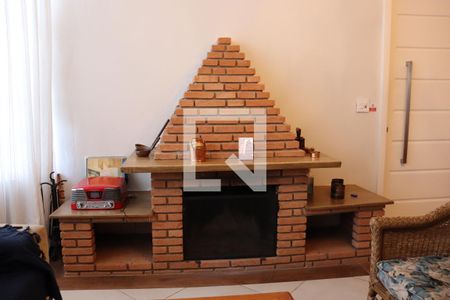 Detalhe da sala de estar  de casa à venda com 5 quartos, 400m² em Vila Brandina, Campinas