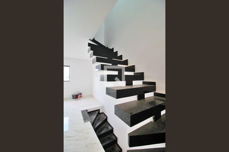 Escada de casa à venda com 2 quartos, 107m² em Santa Teresinha, Santo André