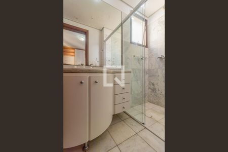 Apartamento à venda com 358m², 4 quartos e 3 vagasBanheiro da Suíte 2