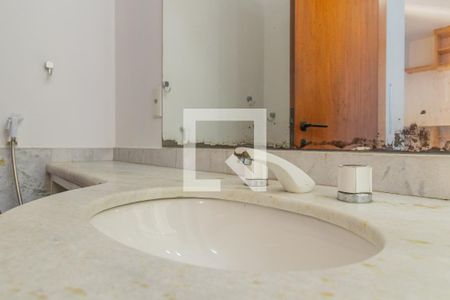 Apartamento à venda com 358m², 4 quartos e 3 vagasBanheiro da Suíte 2