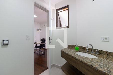 Apartamento à venda com 200m², 4 quartos e 4 vagasBanheiro da Suíte 1