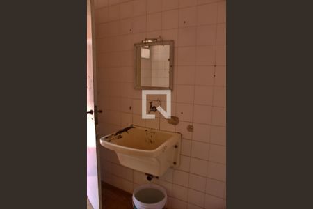 Casa à venda com 1500m², 5 quartos e NaN vagas Casa à venda com 1500m², 5 quartos e NaN vagasBanheiro de serviço