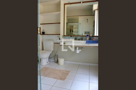 Casa à venda com 1500m², 5 quartos e NaN vagas Casa à venda com 1500m², 5 quartos e NaN vagasBanheiro da Suíte 2