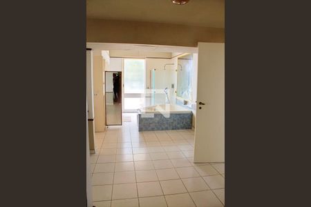 Casa à venda com 1500m², 5 quartos e NaN vagas Casa à venda com 1500m², 5 quartos e NaN vagasBanheiro da Suíte 2