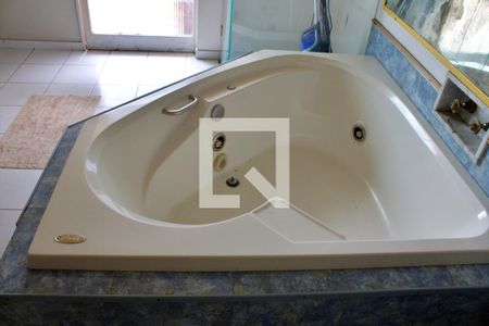 Casa à venda com 1500m², 5 quartos e NaN vagas Casa à venda com 1500m², 5 quartos e NaN vagasBanheiro da Suíte 2