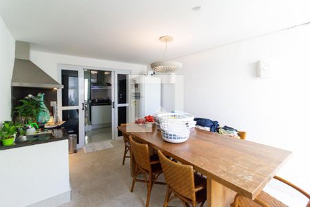 Casa à venda com 300m², 3 quartos e 2 vagasÁrea de serviço