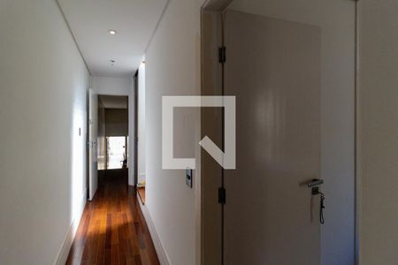 Casa à venda com 300m², 3 quartos e 2 vagasCorredor