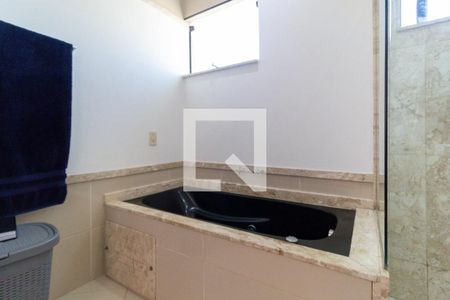 Casa à venda com 300m², 3 quartos e 2 vagasBanheiro do quarto 3