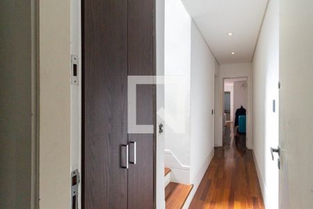 Casa à venda com 300m², 3 quartos e 2 vagasCorredor