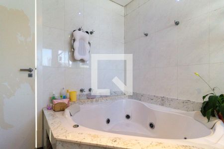 Casa à venda com 300m², 3 quartos e 2 vagasBanheiro do quarto 1