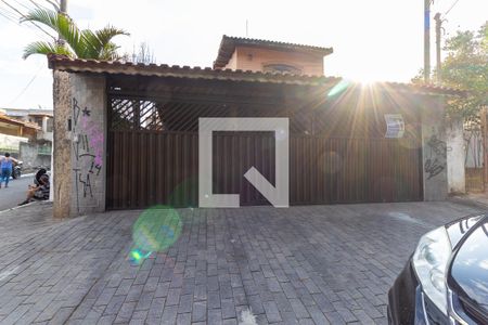 Casa à venda com 260m², 6 quartos e 3 vagasFachada