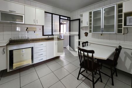 Apartamento à venda com 125m², 4 quartos e 2 vagasCozinha
