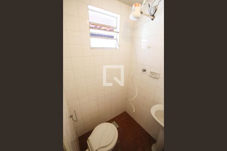 Casa à venda com 350m², 7 quartos e 1 vaga Casa à venda com 350m², 7 quartos e 1 vagaBanheiro de Serviço