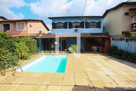 Casa à venda com 350m², 7 quartos e 1 vaga Casa à venda com 350m², 7 quartos e 1 vaga Piscina