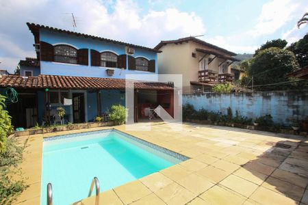 Casa à venda com 350m², 7 quartos e 1 vaga Casa à venda com 350m², 7 quartos e 1 vaga Piscina