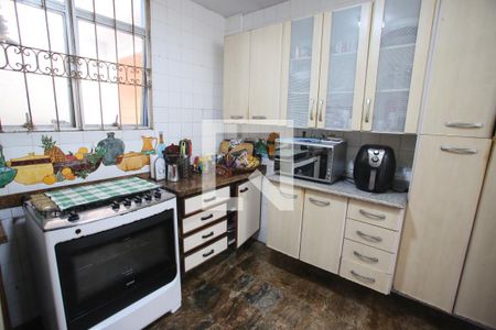 Casa à venda com 350m², 7 quartos e 1 vaga Casa à venda com 350m², 7 quartos e 1 vagaCozinha