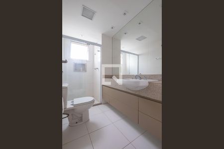 Apartamento para alugar com 130m², 3 quartos e 4 vagasBanheiro da Suíte 1