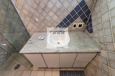 Casa à venda com 278m², 4 quartos e 4 vagasBanheiro Social