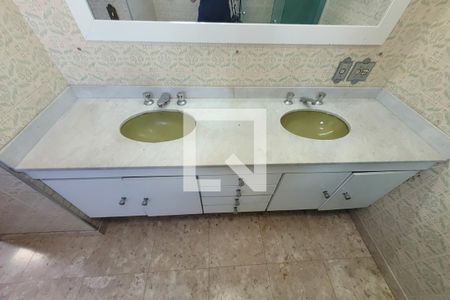 Casa à venda com 278m², 4 quartos e 4 vagasBanheiro do Quarto 4