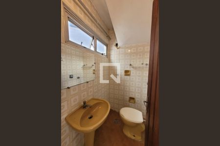 Casa à venda com 278m², 4 quartos e 4 vagasBanheiro de Serviço