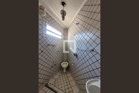 Casa à venda com 278m², 4 quartos e 4 vagasBanheiro de hospedes