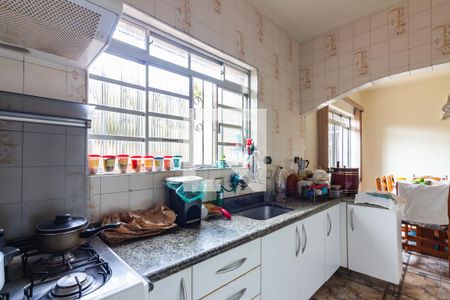 Casa à venda com 426m², 5 quartos e 8 vagas Casa à venda com 426m², 5 quartos e 8 vagasCozinha