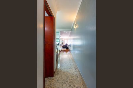 Corredor de casa à venda com 4 quartos, 254m² em Vila Pinheirinho, Santo André